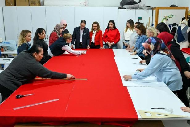 Kursta dikilen bayrak kamu kurum ve kuruluşlarında kullanılacak