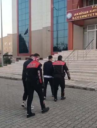 Akhisar'da motosikletli polisler bir ayda aranan 22 kişiyi yakalandı