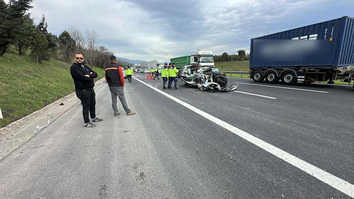 Otoyolda cip, TIR’a arkadan çarptı: 1 ölü 1 yaralı
