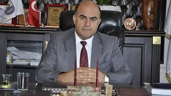 Eski belediye başkanı oğlu tarafından baltayla öldürüldü