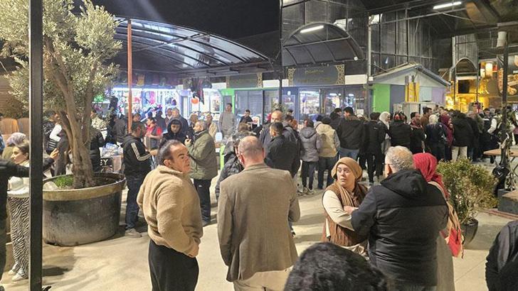 Tarihi Uzun Çarşı esnafından depremde hayatını kaybedenler anısına ikram