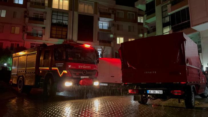 Manisa’da heyelan; sitenin istinat duvarı çöktü