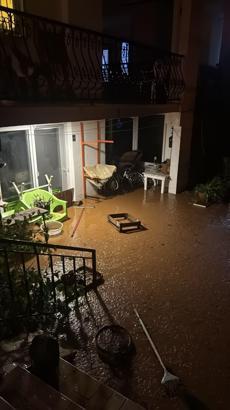 Marmaris merkezde fırtına, kırsal bölgelerde sağanak yaşamı olumsuz etkiledi