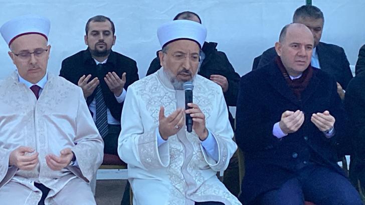 Diyanet İşleri Başkanı Arpaguş, depremde yaşamını yitirenler için dua etti