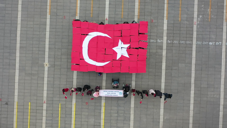 Özel öğrencilerden ‘Bayrak sevgisi’ temalı gösteri