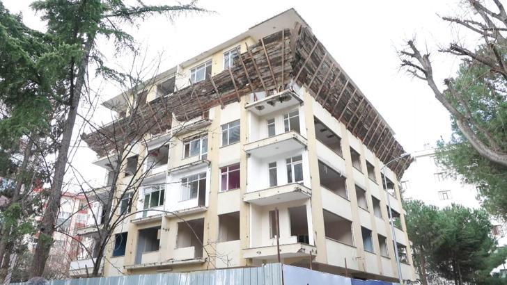 İstanbul- Kadıköy'de Duygu Apartmanı kontrollü yıkıldı