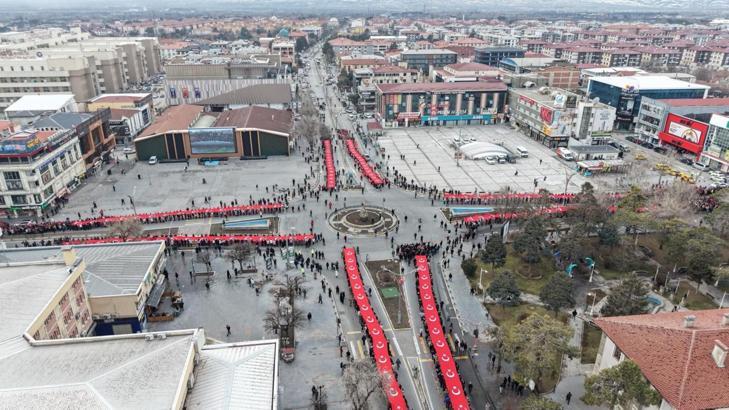Binlerce Erzincanlıdan bayrak yürüyüşü