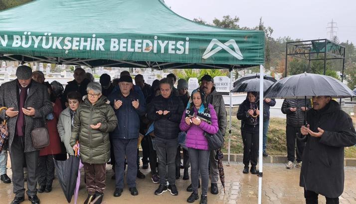 Ödüllü keman sanatçısı Laçin, mezarı başında anıldı