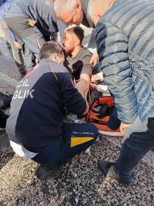 Muğla'da ambulans devrildi; paramedik yaralandı