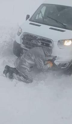 Sivas'ta tipide araçlarında mahsur kalanlar kurtarıldı