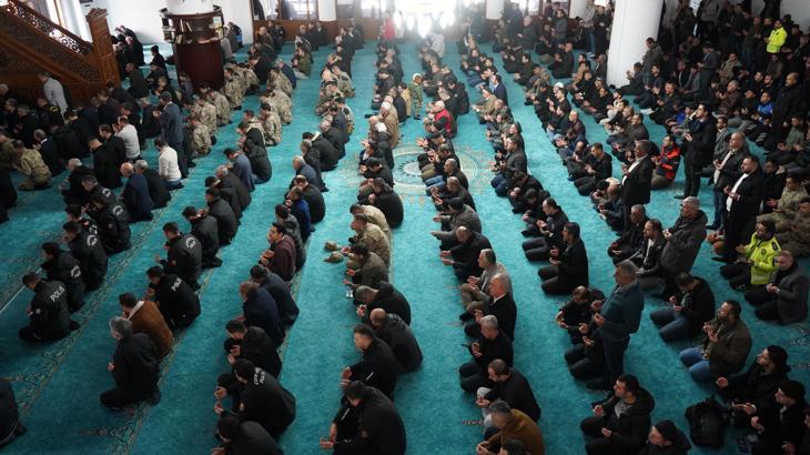 Kahramanmaraş merkezli depremlerde ölenler Şırnak'ta dualarla anıldı