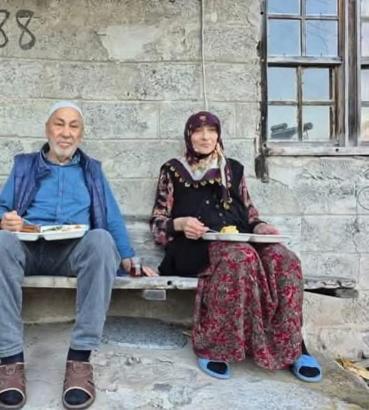 1 gün arayla ölen 56 yıllık çift yan yana toprağa verildi