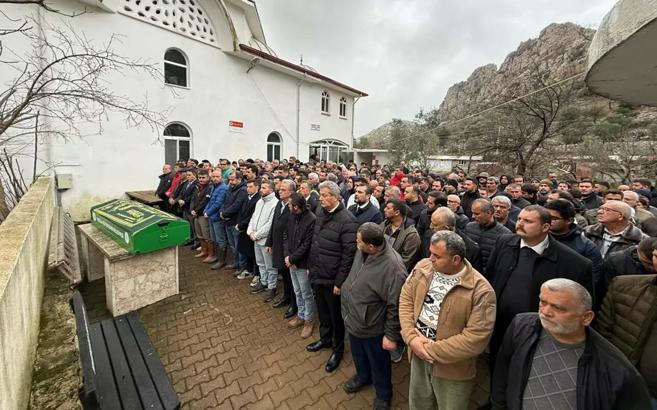 Otomobiliyle dereden geçerken sele kapılıp öldü (3)