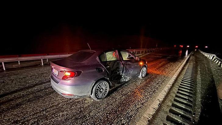 Manisa’da kaza yapan otomobile başka bir otomobil çarptı; 2 yaralı