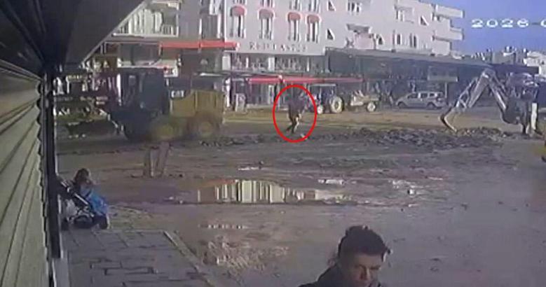 Dozerin belediye çalışanına çarptığı kaza kamerada