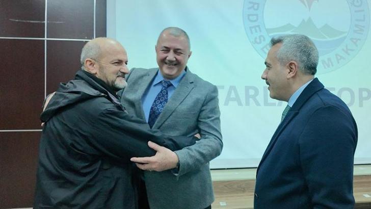 Vali Baydaş, küs olan başkan ve muhtarı barıştırdı