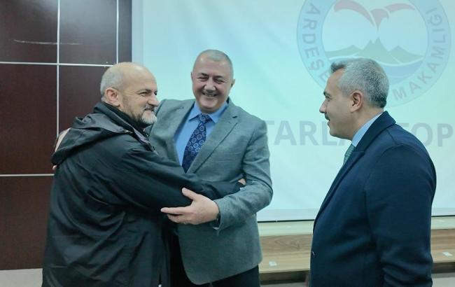 Vali Baydaş, küs olan başkan ve muhtarı barıştırdı