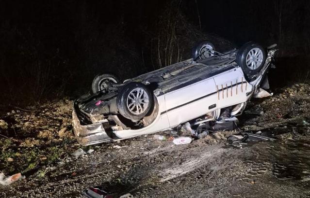 Şarampole yuvarlanan otomobilin sürücüsü yaralandı