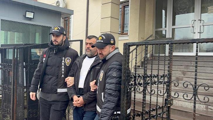 Eşini ve ilişkisi olduğunu iddia ettiği emlakçıyı öldüren emekli polis adliyede