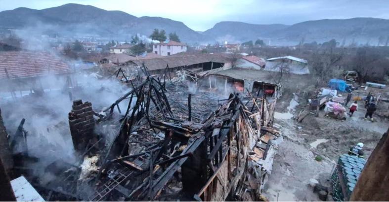 Ahırda çıkan yangında 1 büyükbaş öldü, 12'si kurtarıldı