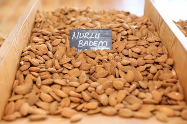 Datça'nın nurlu bademi sosyal kalkınmaya destek olacak