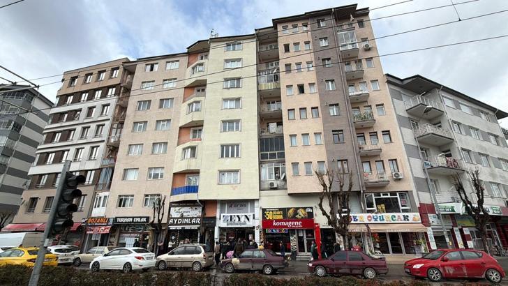 Baz istasyonunu tamir ederken 7’nci kattan düşüp öldü