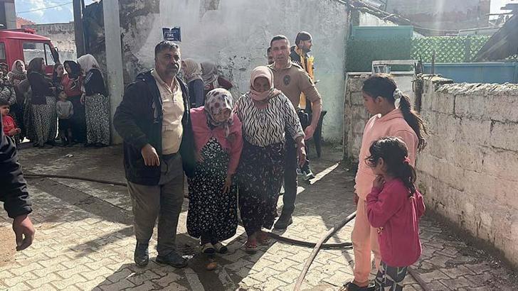 Aydın'da evde çıkan yangında kadını komşuları kurtardı