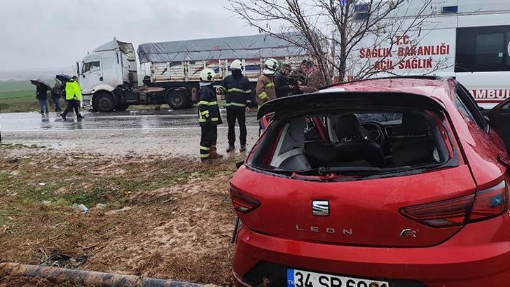 Mardin’de otomobil ile TIR çarpıştı: 2 ölü, 2'si ağır 3 yaralı