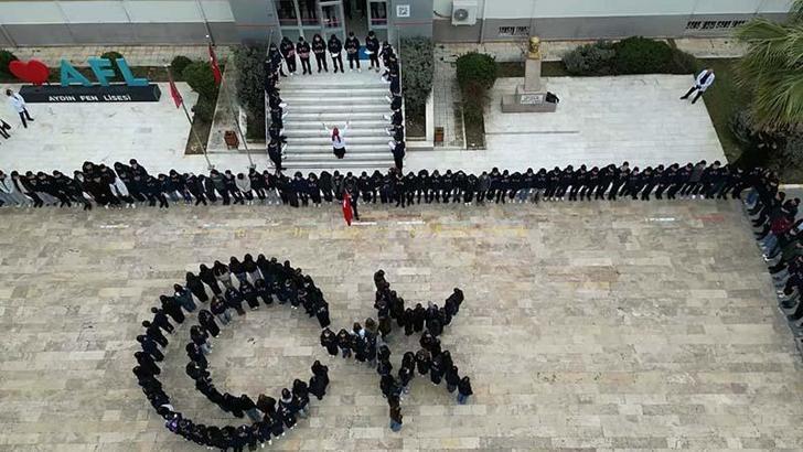 Aydın'da öğrenciler, bedenleriyle Türk bayrağı figürü oluşturdu