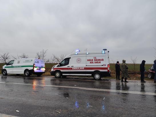 Mardin’de otomobil ile TIR çarpıştı: 2 ölü, 2'si ağır 3 yaralı (2)