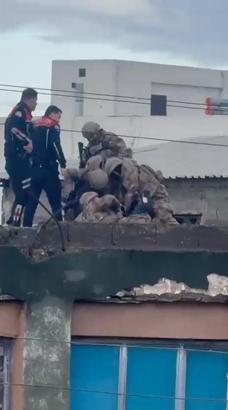 Eski iş yerini basıp, 4 kişi yaraladı; çıktığı çatıda Özel Harekat timlerince etkisiz hale getirildi