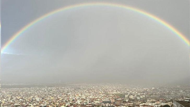 Bursa'da görsel şölen; gökkuşağı kenti 'kar küresine' çevirdi