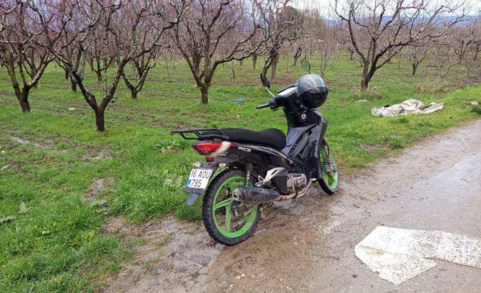 Çukura düşüp, devrilen motosikletteki baba ve oğul yaralandı