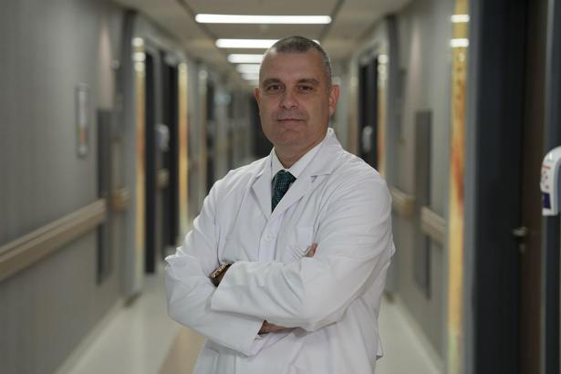 ‘Karanlıkta telefon kullanımı miyopiyi hızlandırıyor’