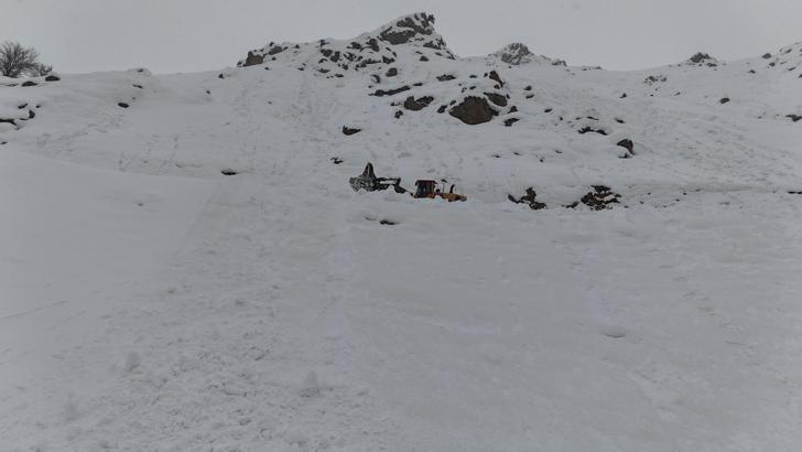 Yüksekova'da çığ nedeniyle kapanan mezra yolu, 2 ay sonra açıldı