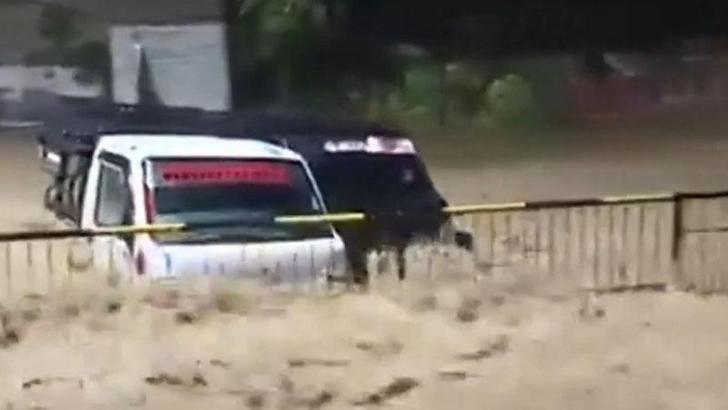 Filipinler'de tropikal fırtına: 12 ölü