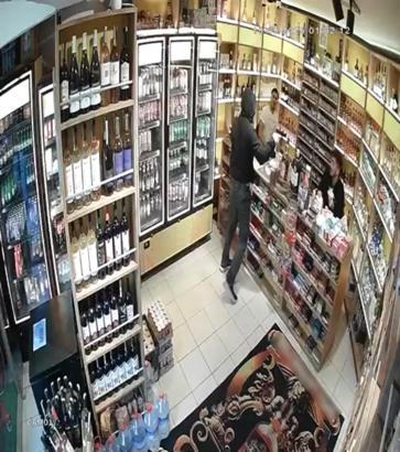 İstanbul - Şişli’de tekel bayinde silahlı saldırı; sandalyeyle kendini korumaya çalıştı