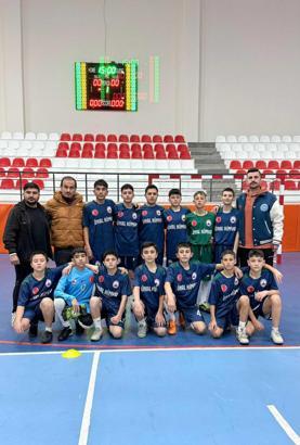 Şehit Ahmet Sarıdaş Ortaokulu futsal şampiyonu