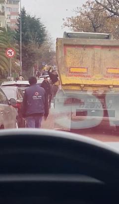 İstanbul - Güngören'de kaza yapan sürücülerin bıçaklı kavgası kamerada