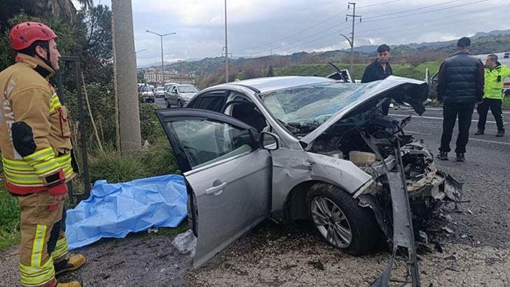 Manisa’da refüjü aşan otomobil, zincirleme kaza yaptı: 2 ölü, 4 yaralı