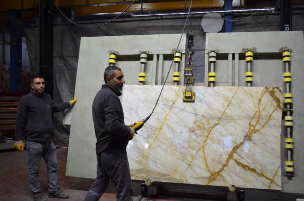 Elazığ'da işlenerek katma değer kazandırılan mermerin yüzde 75'i dünyaya satılıyor