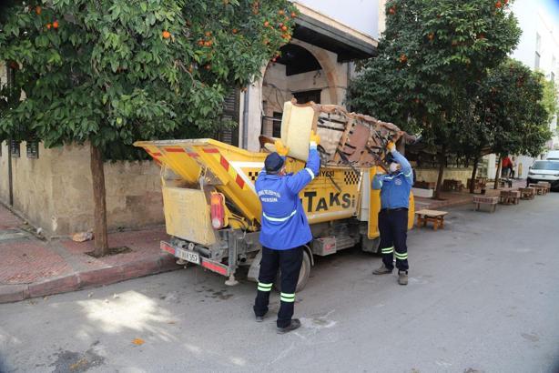 Akdeniz’de çöp taksilerle biriken çöplere acil çözüm