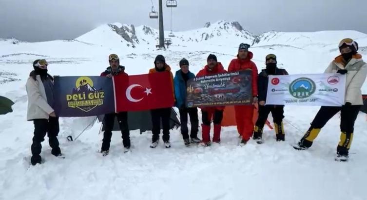 Deprem şehitleri için Erciyes’e tırmandılar