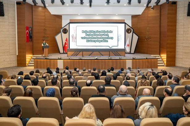 İzmir Adliyesi'nde 'Bağımsızlık Mücadelesi' semineri