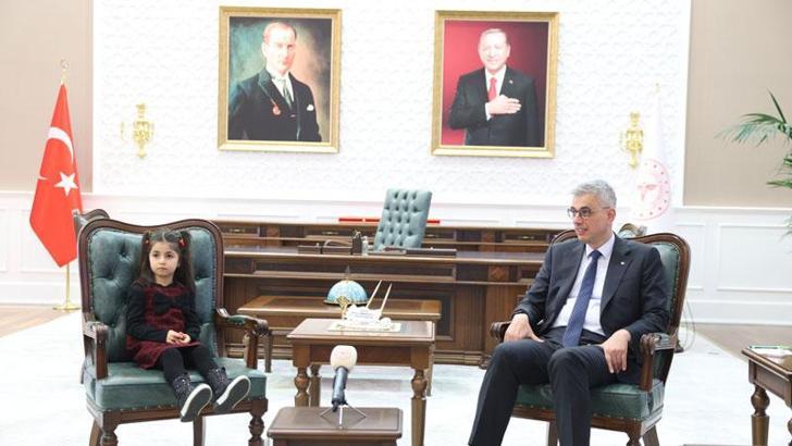 Bakan Memişoğlu, ‘sağlık elçisi’ Doğa ve sigarayı bıraktırdığı dedesiyle bir araya geldi