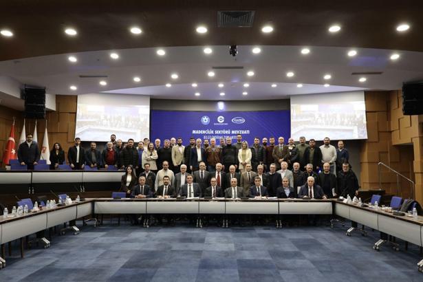 Madencilik sektörünün sorunları İzmir'de masaya yatırıldı