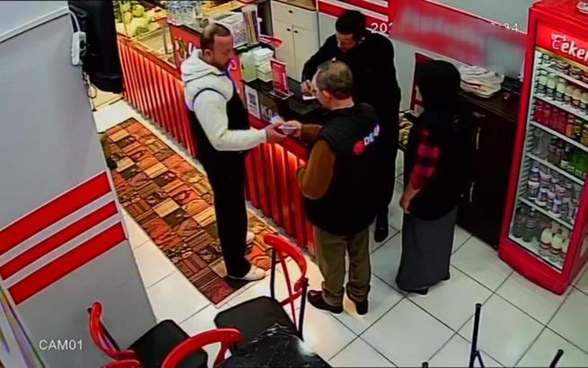 İstanbul- Beyoğlu'nda çiğ köfteciyi sanal medya ünlüsünün adıyla dolandırdı: 'Mahmut abi' deyince akan sular durdu