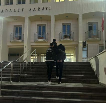 Yolcu otobüsünde 8 kilogram skunk ele geçirildi; 2 tutuklama