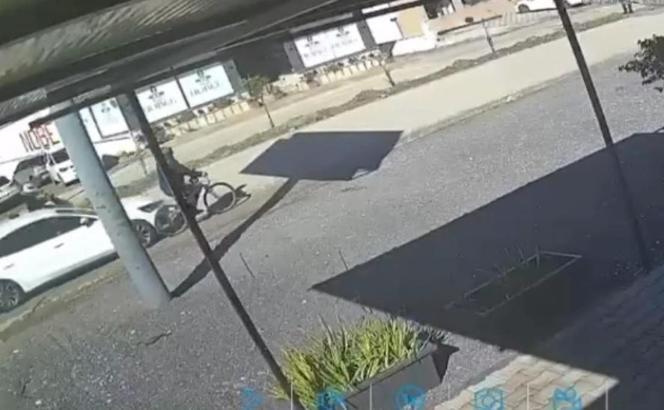 Otomobilin çarptığı bisikletlinin öldüğü kaza kamerada