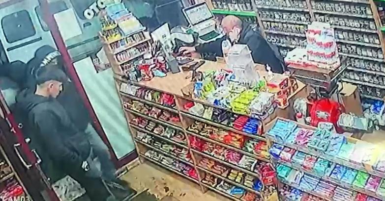 Büfeden 15 bin liralık alkol ve yiyecek hırsızlığı kamerada